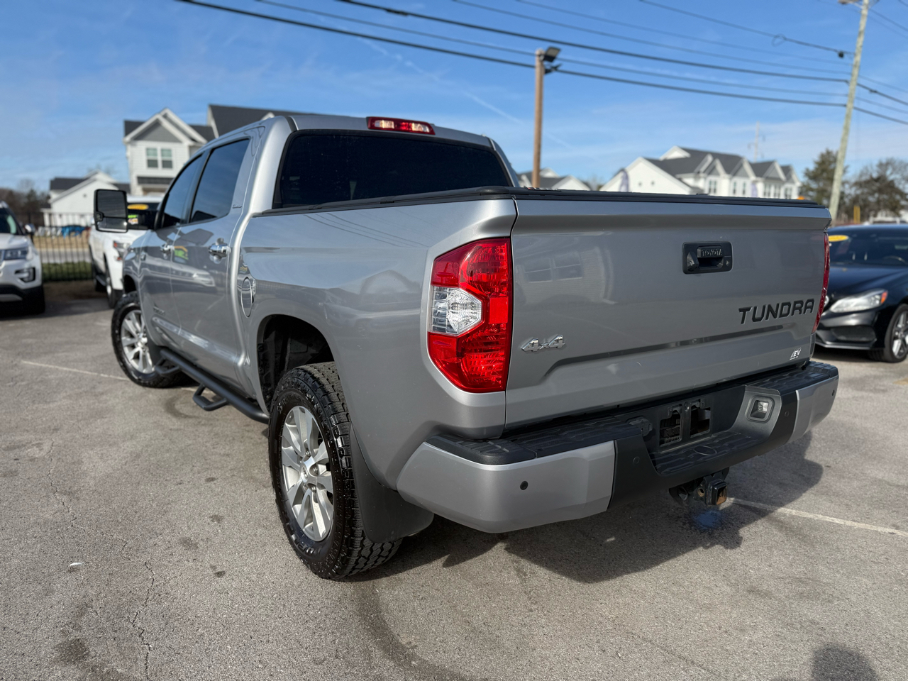 Toyota Tundra Limited 5.7L FFV CrewMax 4WD 2016