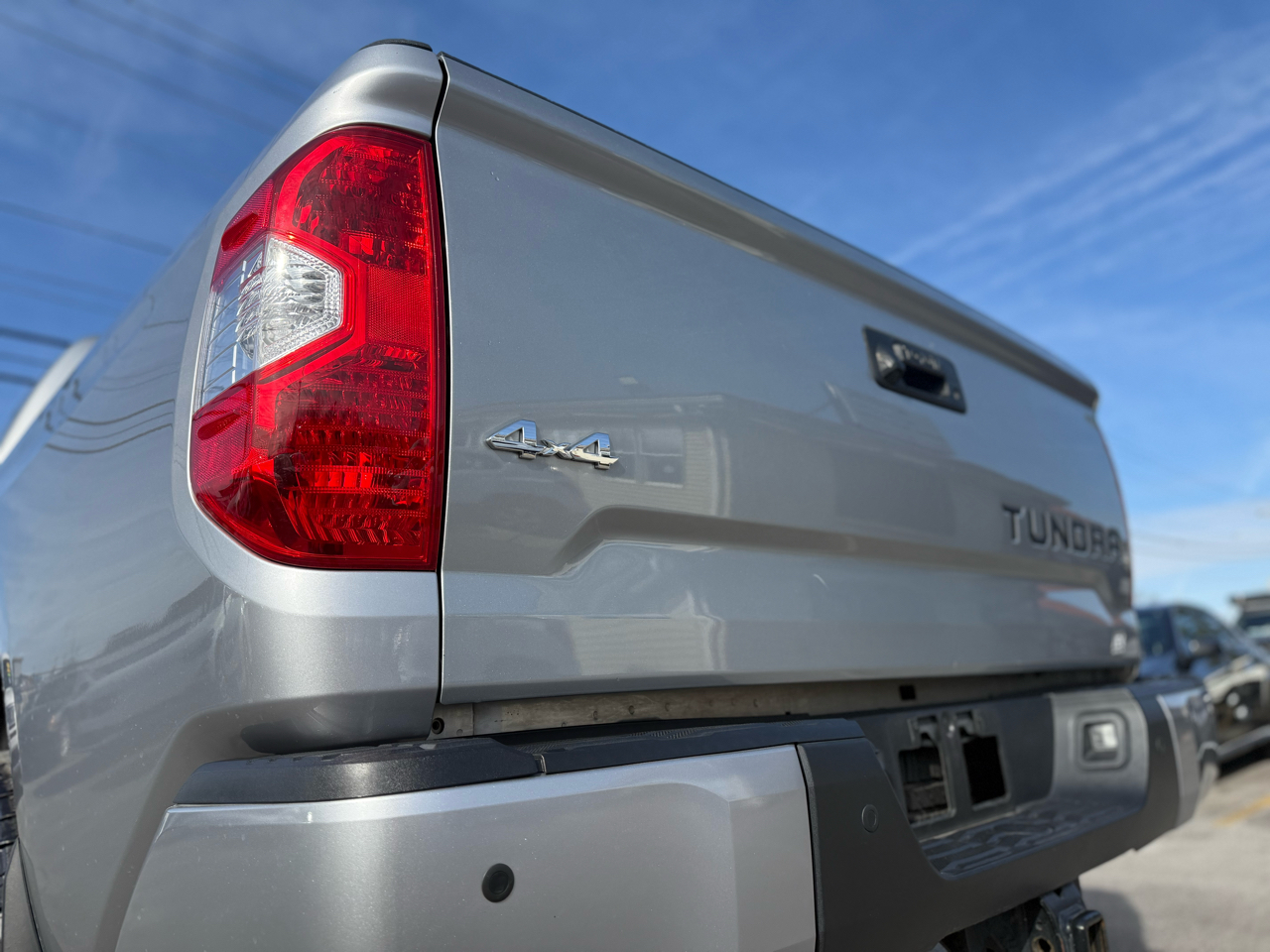 Toyota Tundra Limited 5.7L FFV CrewMax 4WD 2016