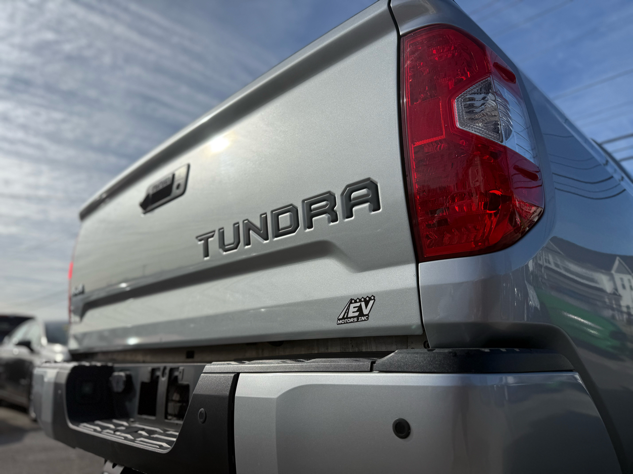 Toyota Tundra Limited 5.7L FFV CrewMax 4WD 2016