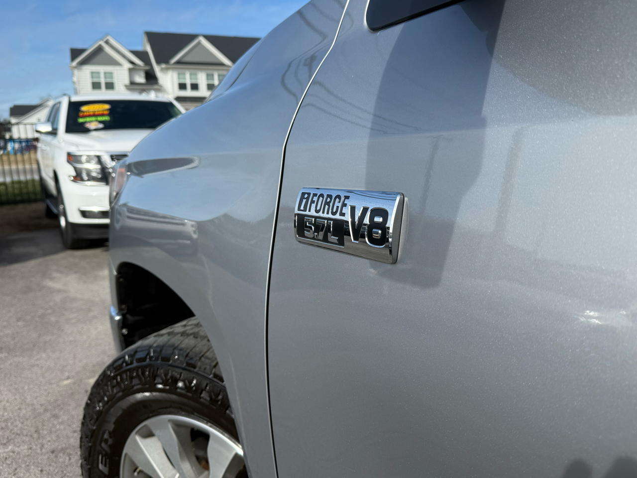 Toyota Tundra Limited 5.7L FFV CrewMax 4WD 2016