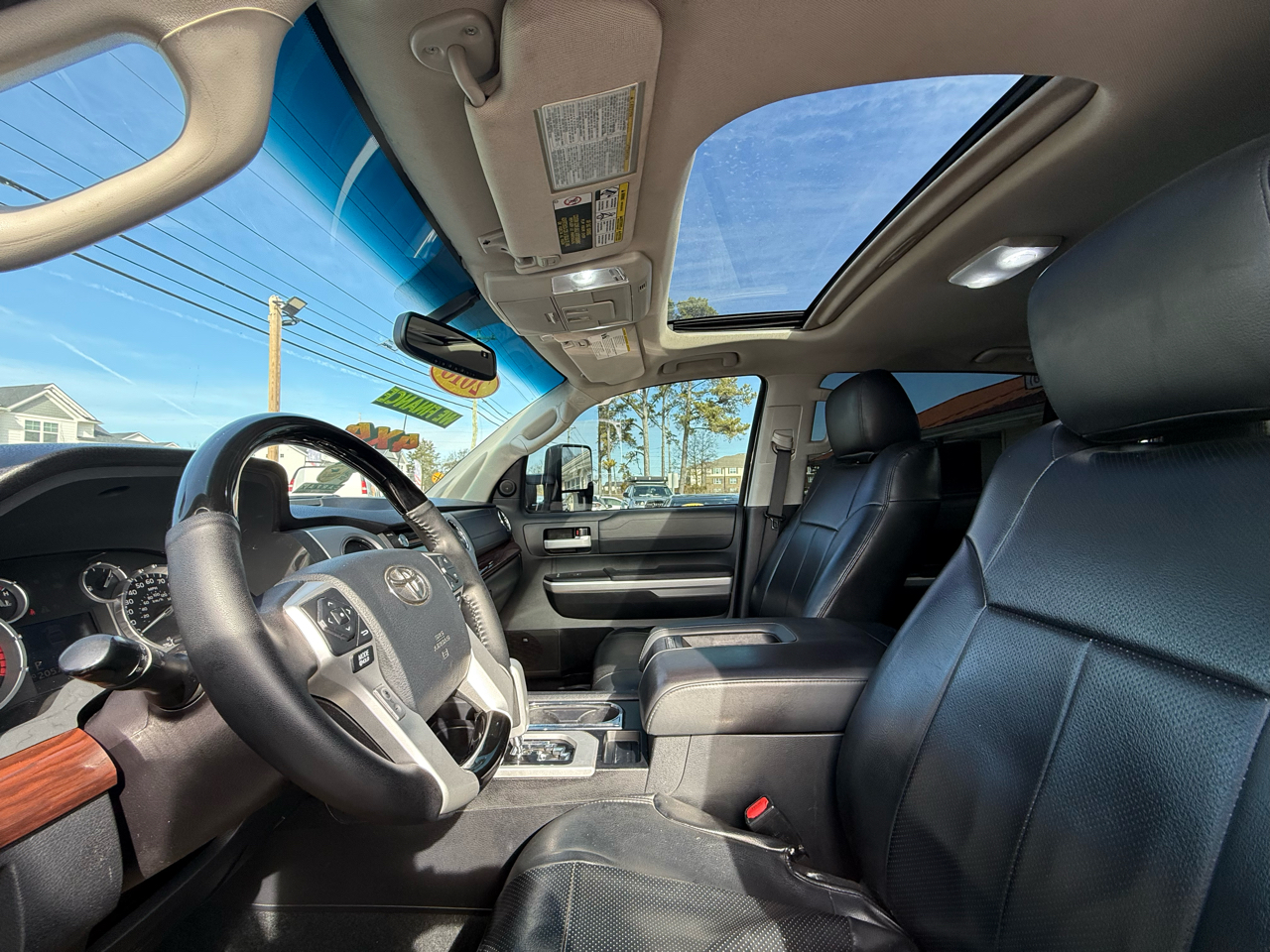 Toyota Tundra Limited 5.7L FFV CrewMax 4WD 2016