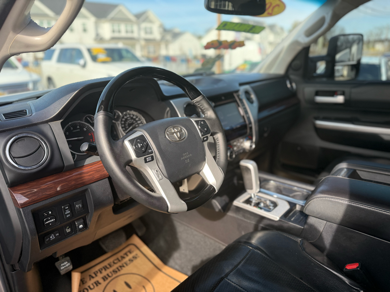 Toyota Tundra Limited 5.7L FFV CrewMax 4WD 2016