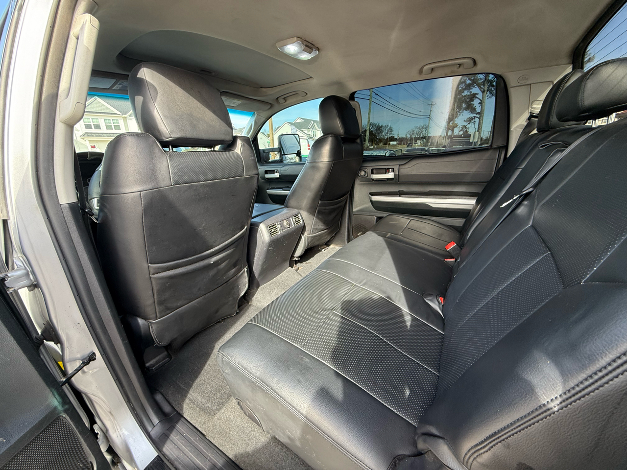 Toyota Tundra Limited 5.7L FFV CrewMax 4WD 2016