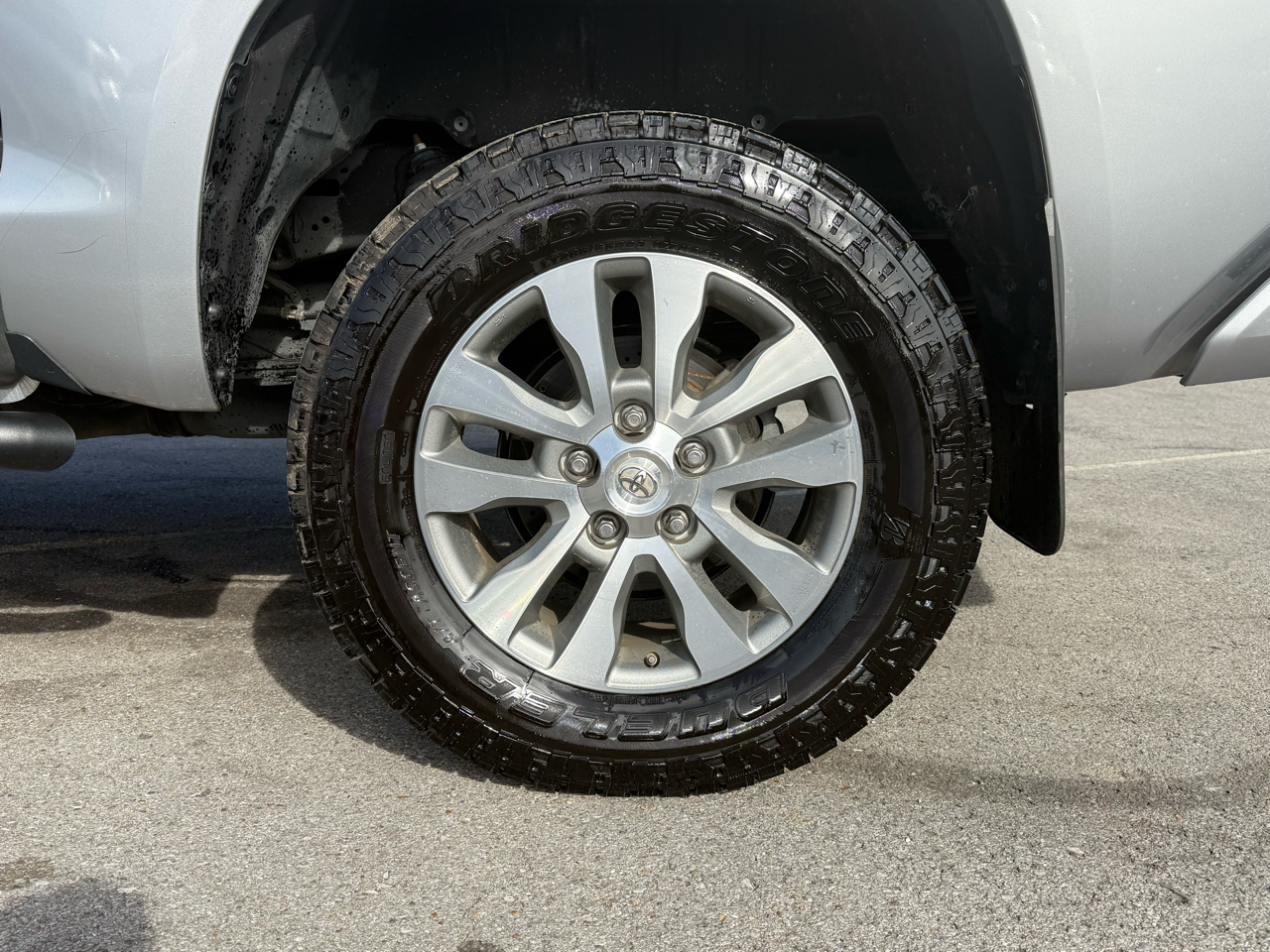 Toyota Tundra Limited 5.7L FFV CrewMax 4WD 2016