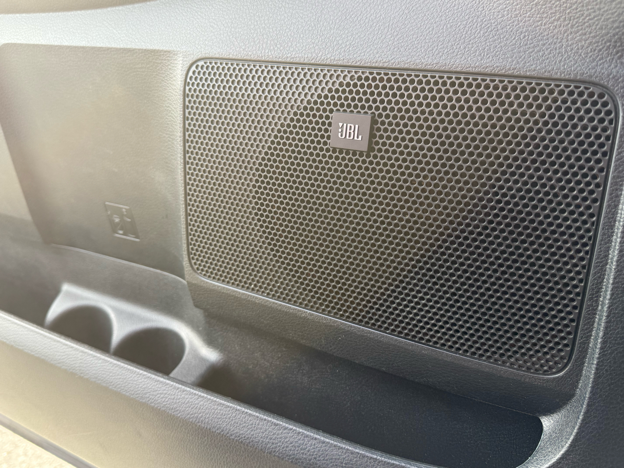 Toyota Tundra Limited 5.7L FFV CrewMax 4WD 2016