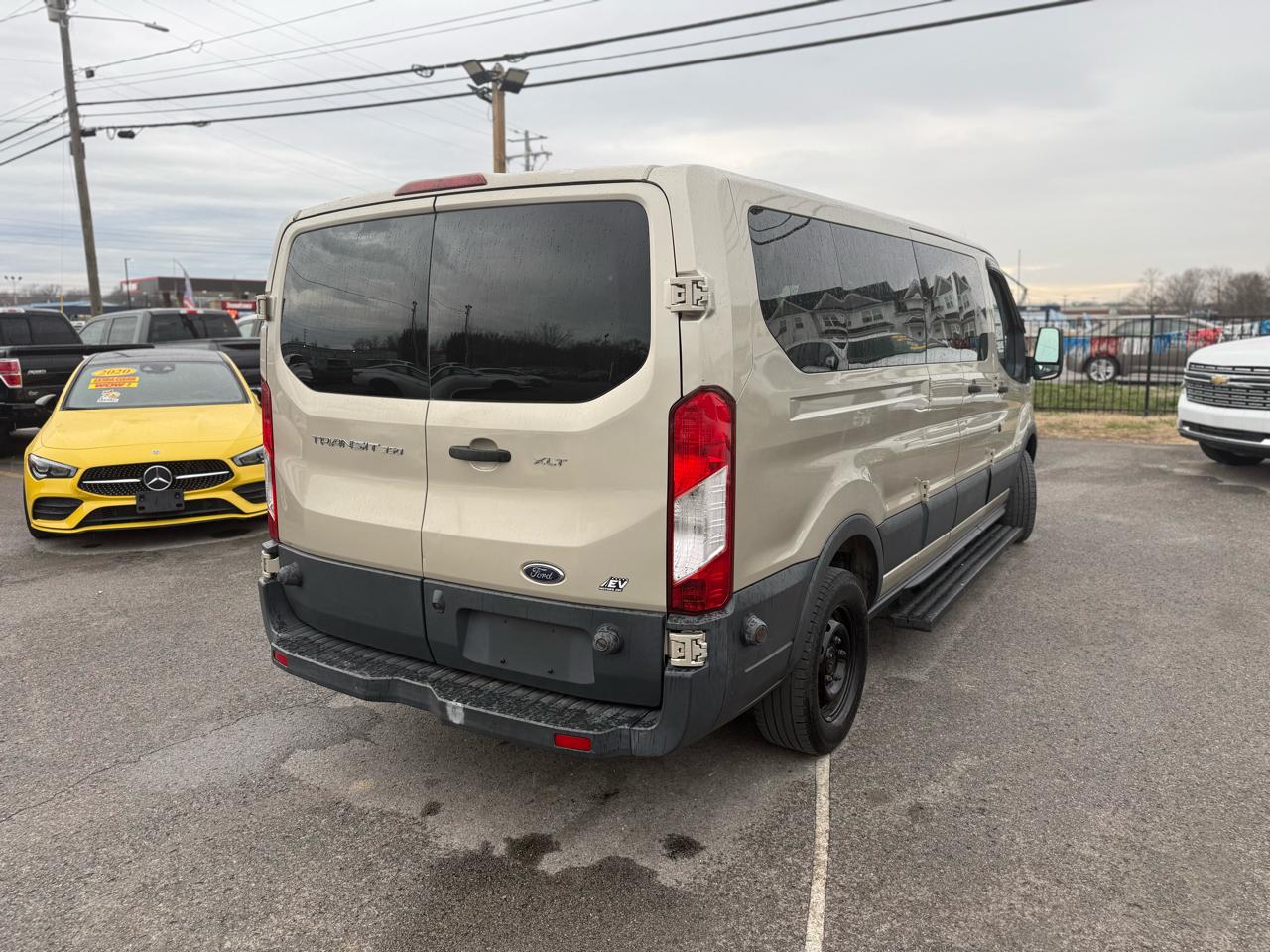 Ford Transit 350 Wagon Low Roof XLT 60/40 Pass. 148-in. WB 2017
