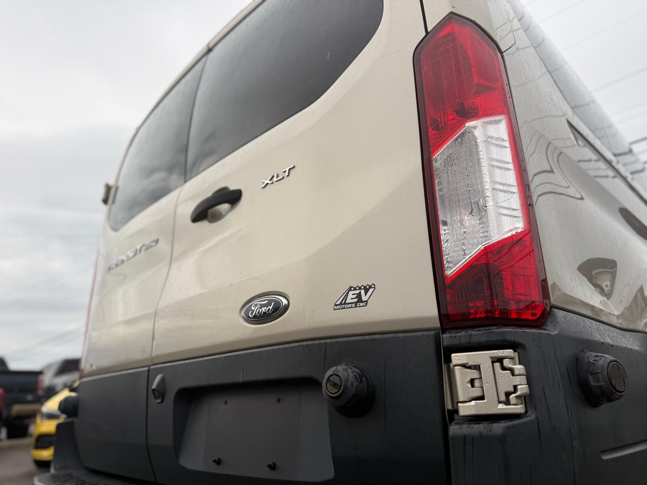 Ford Transit 350 Wagon Low Roof XLT 60/40 Pass. 148-in. WB 2017