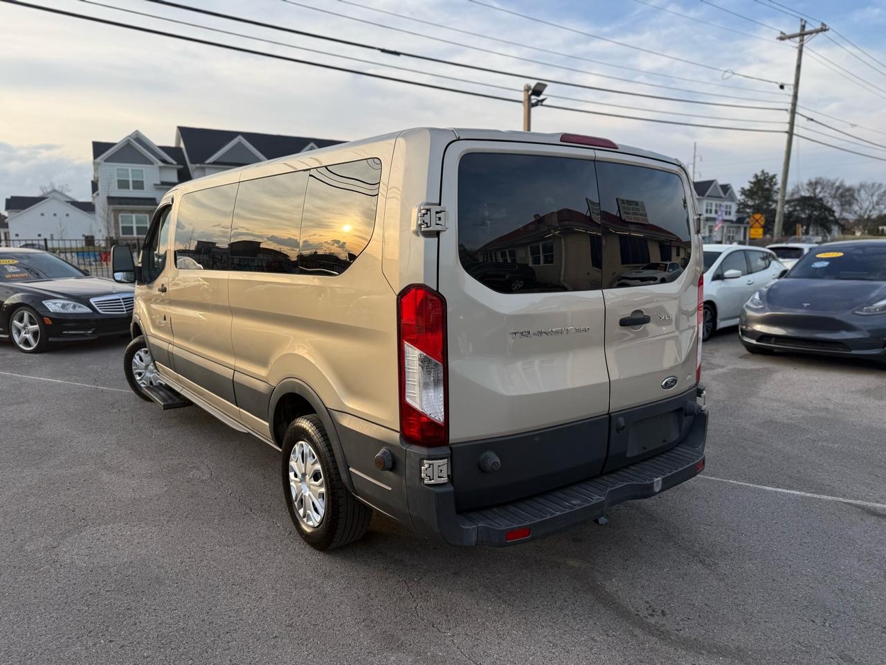 Ford Transit 350 Wagon Low Roof XLT 60/40 Pass. 148-in. WB 2017