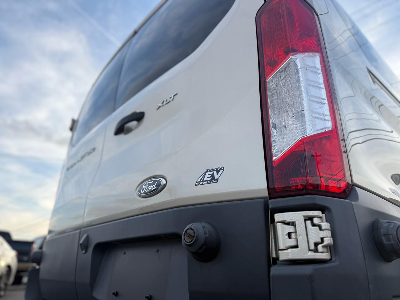 Ford Transit 350 Wagon Low Roof XLT 60/40 Pass. 148-in. WB 2017