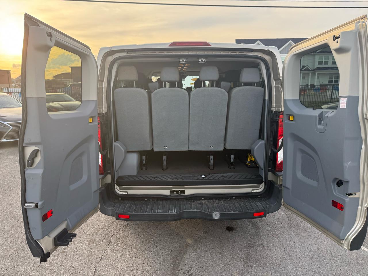 Ford Transit 350 Wagon Low Roof XLT 60/40 Pass. 148-in. WB 2017