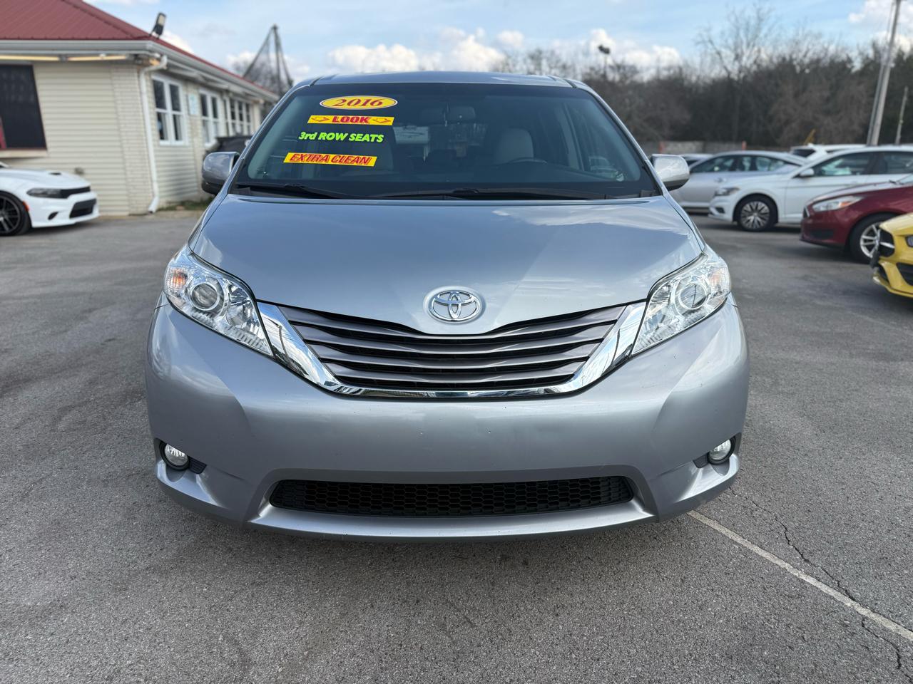 Toyota Sienna XLE FWD 8-Passenger V6 2016