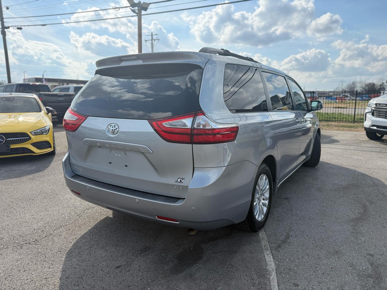 Toyota Sienna XLE FWD 8-Passenger V6 2016