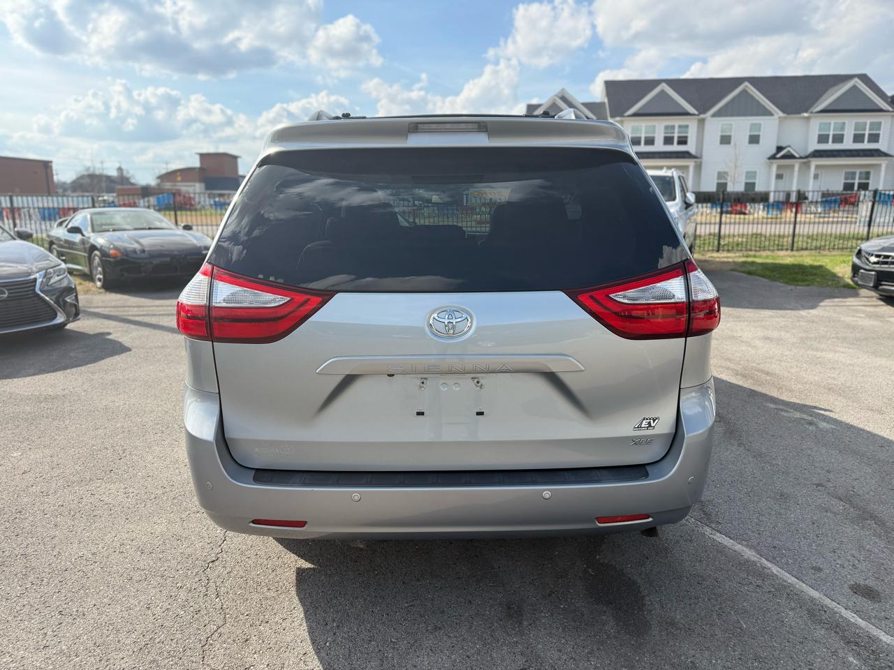 Toyota Sienna XLE FWD 8-Passenger V6 2016