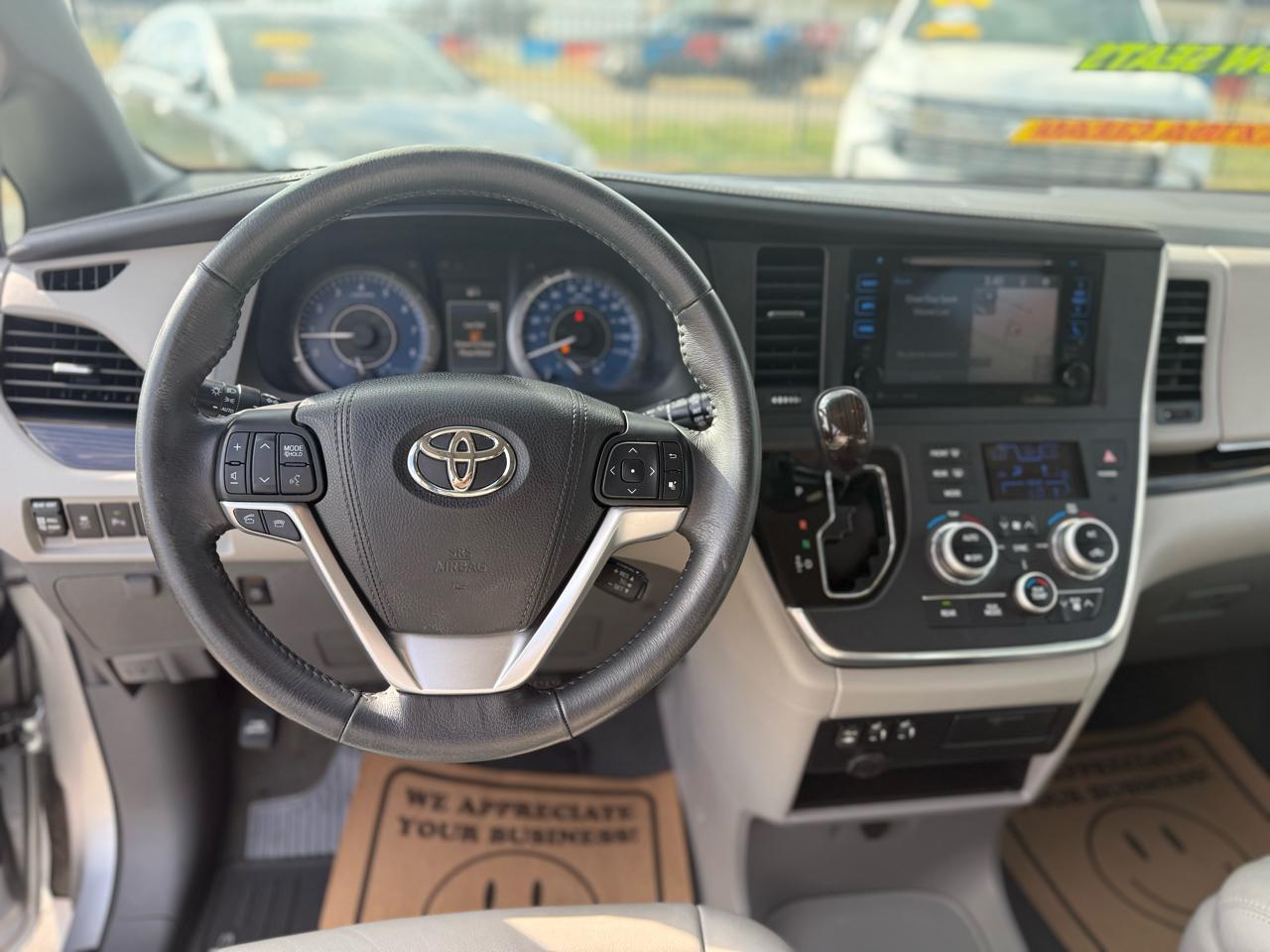 Toyota Sienna XLE FWD 8-Passenger V6 2016