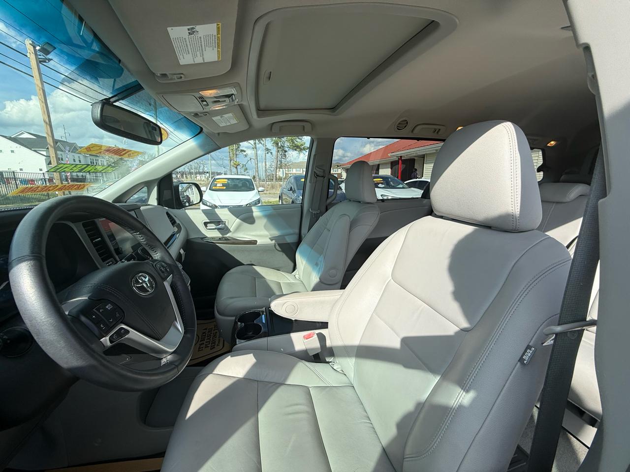 Toyota Sienna XLE FWD 8-Passenger V6 2016