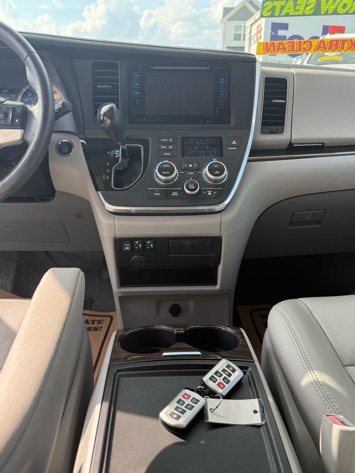 Toyota Sienna XLE FWD 8-Passenger V6 2016