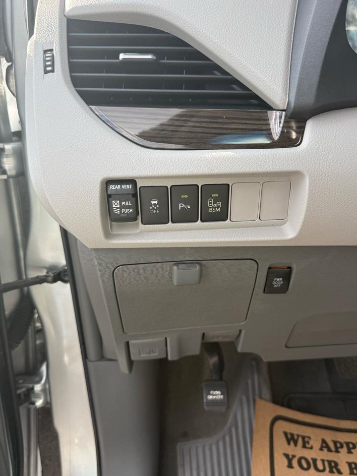 Toyota Sienna XLE FWD 8-Passenger V6 2016