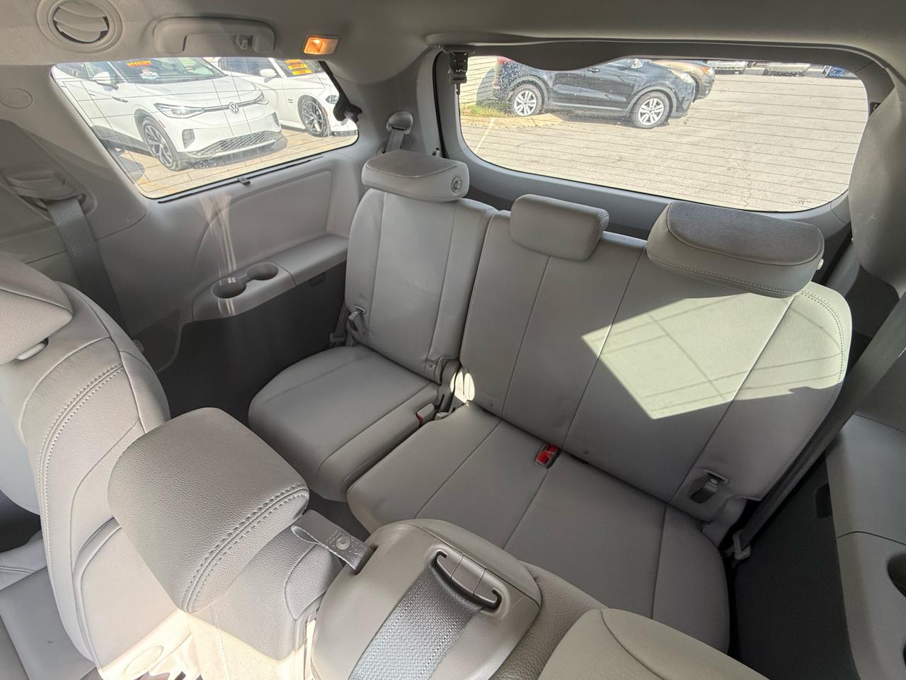 Toyota Sienna XLE FWD 8-Passenger V6 2016