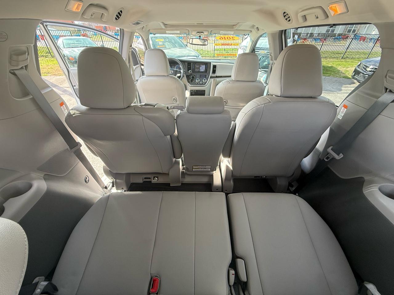 Toyota Sienna XLE FWD 8-Passenger V6 2016