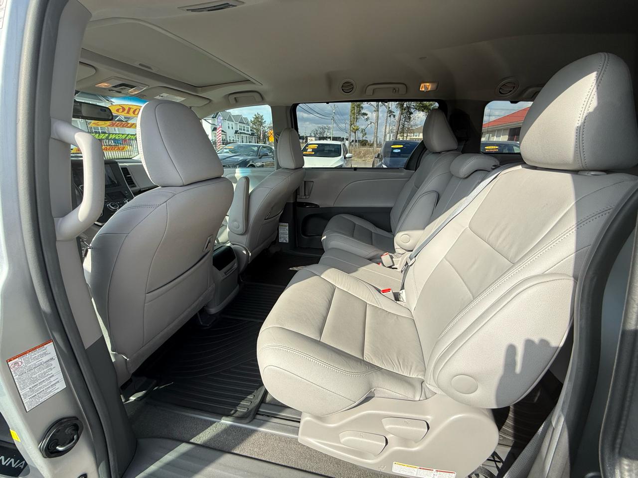 Toyota Sienna XLE FWD 8-Passenger V6 2016