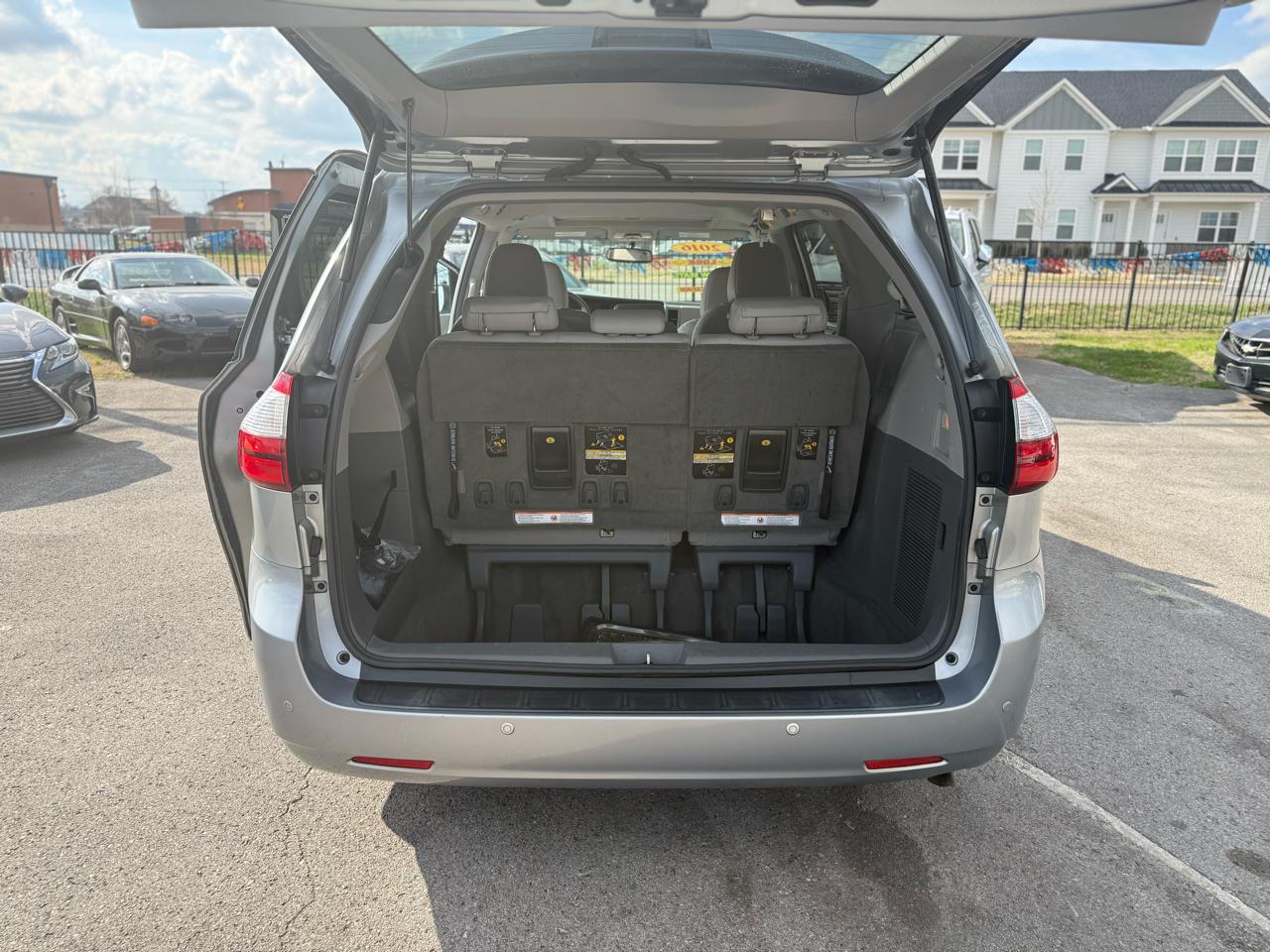 Toyota Sienna XLE FWD 8-Passenger V6 2016