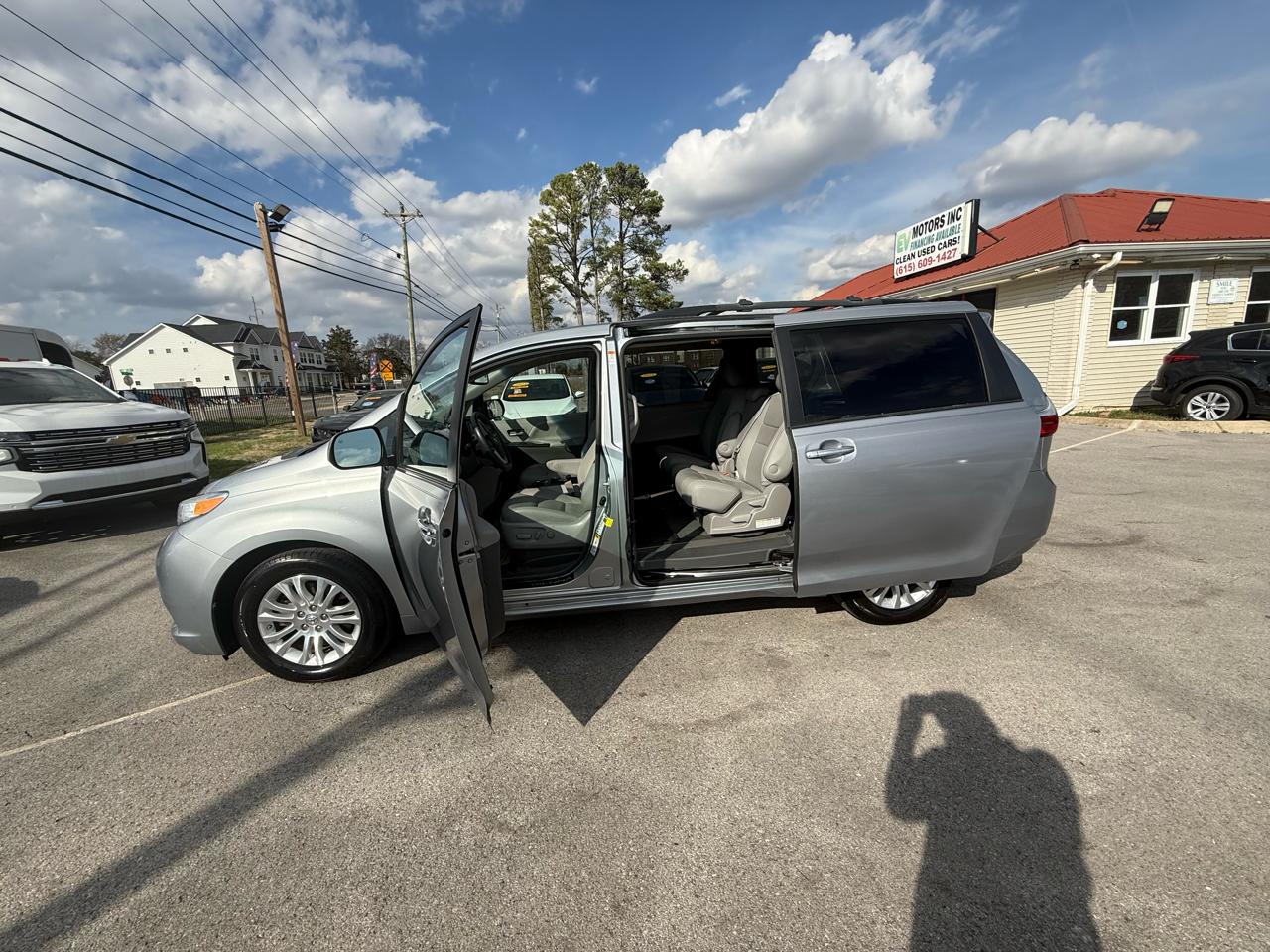 Toyota Sienna XLE FWD 8-Passenger V6 2016