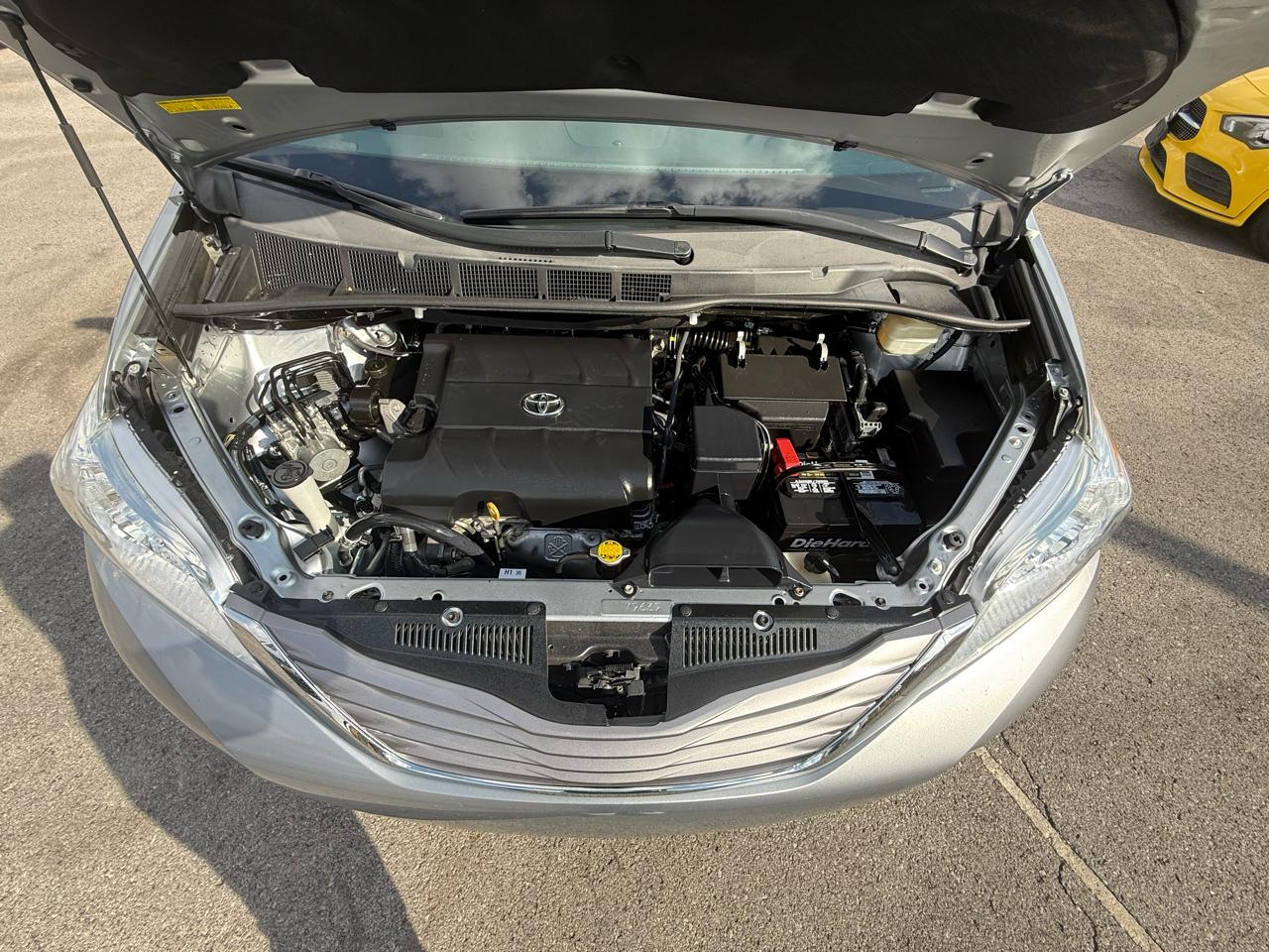 Toyota Sienna XLE FWD 8-Passenger V6 2016