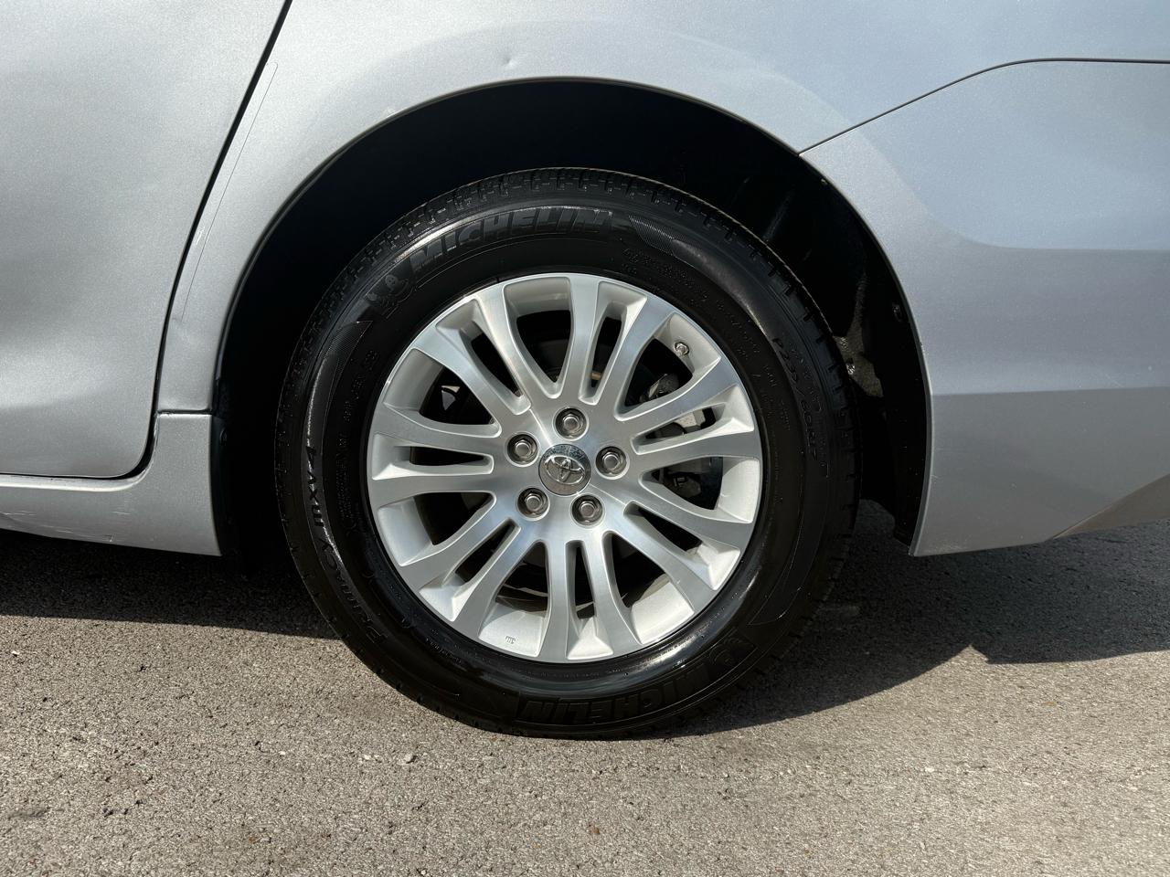 Toyota Sienna XLE FWD 8-Passenger V6 2016