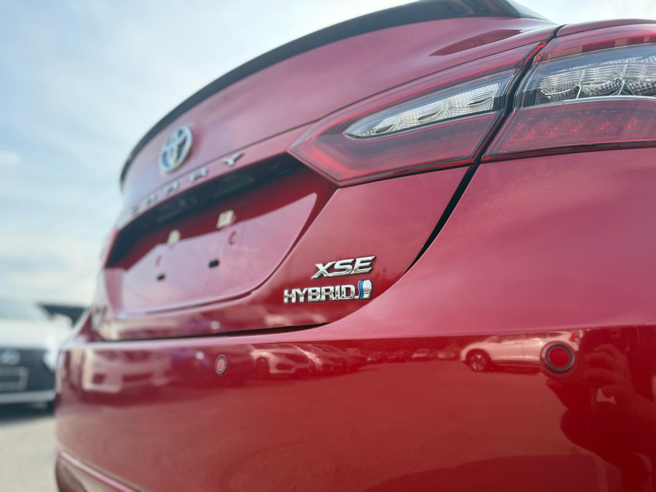 Toyota Camry Hybrid XSE 2021