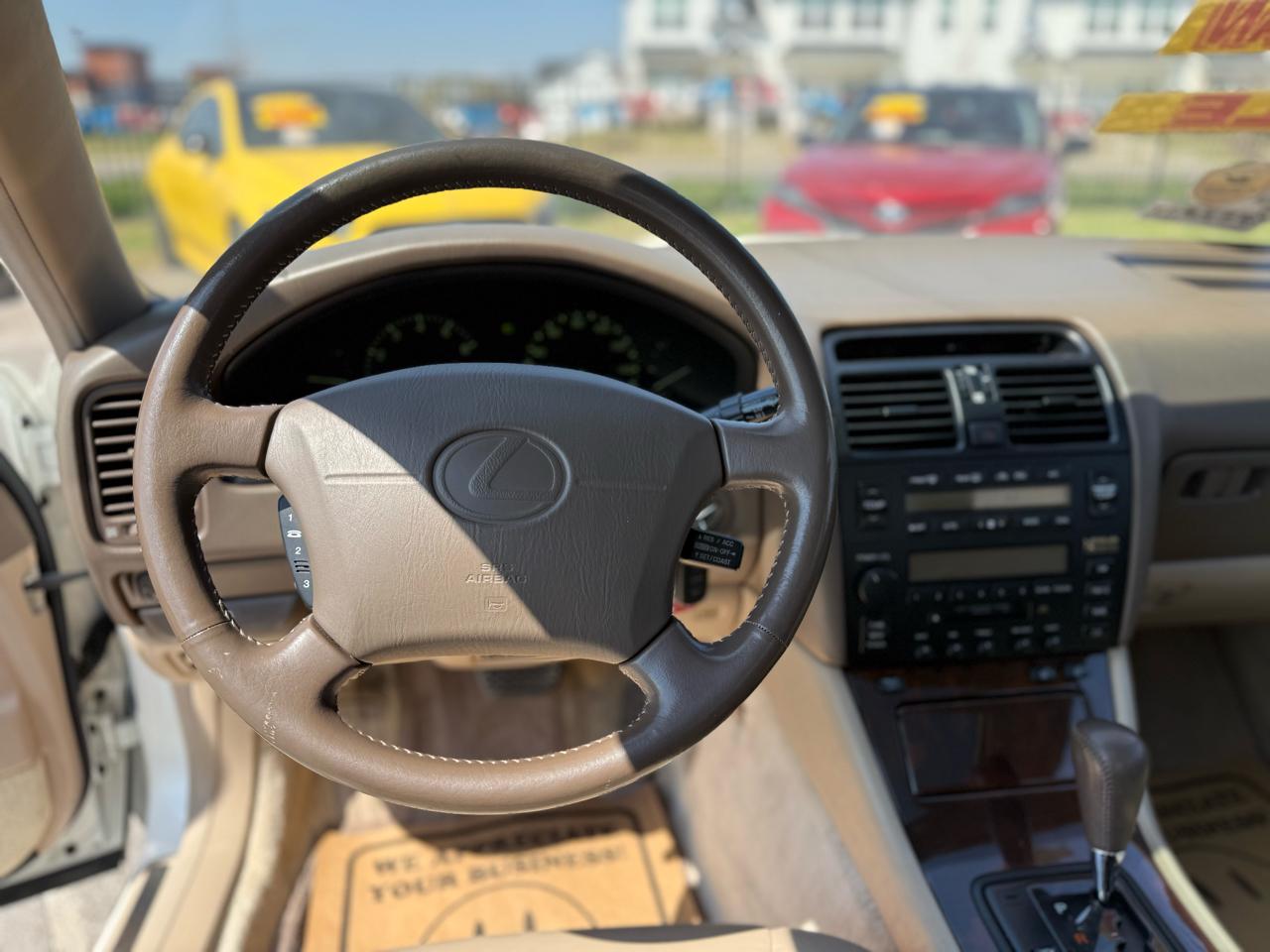 Lexus LS 400 Base 1996