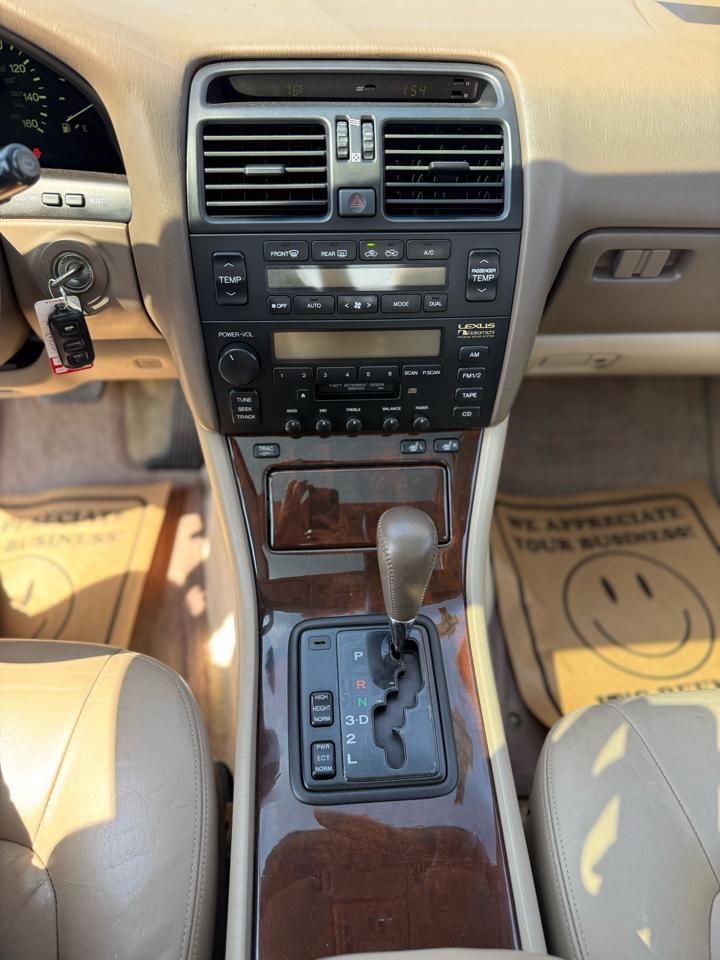 Lexus LS 400 Base 1996