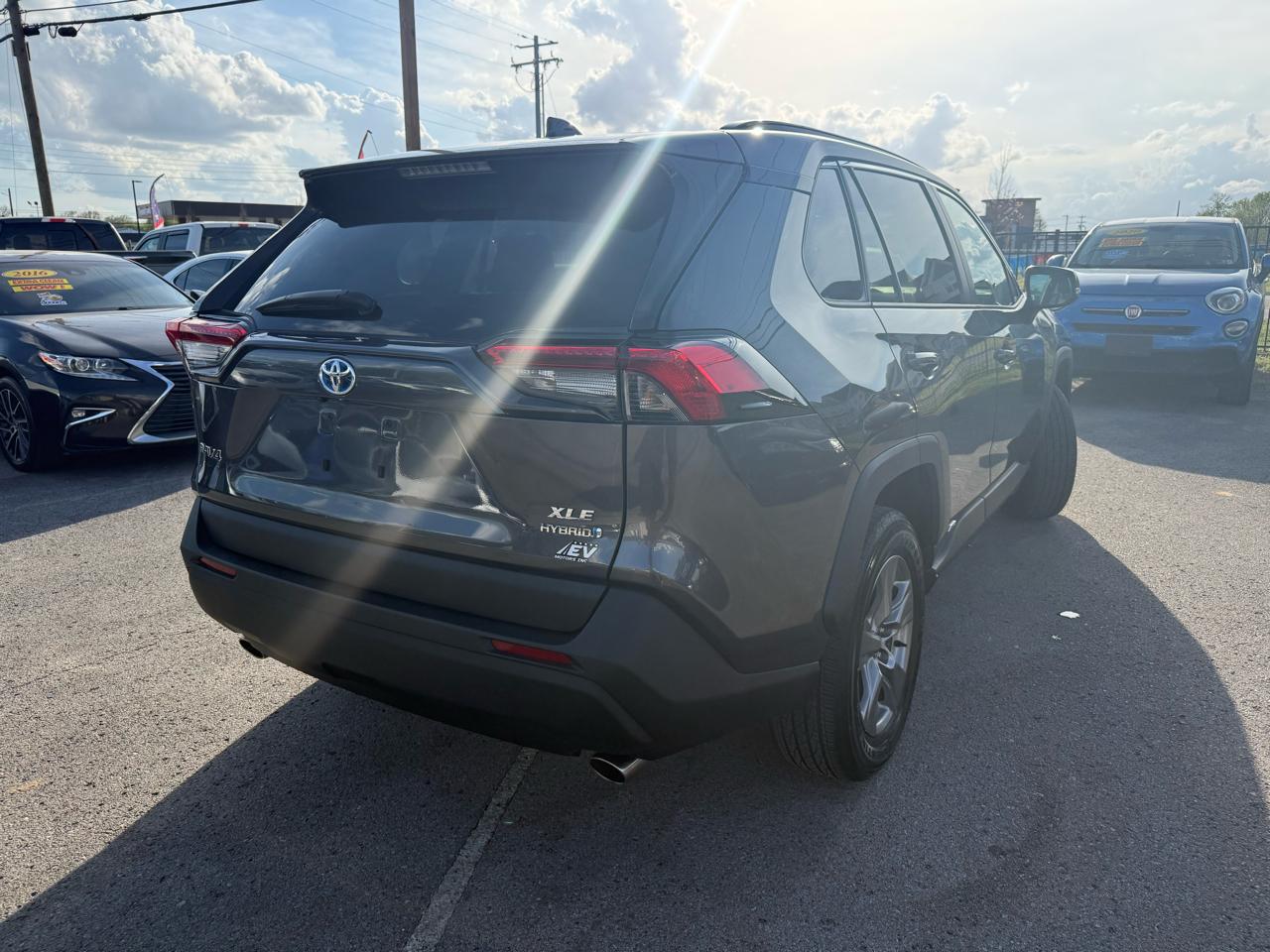 Toyota RAV4 Hybrid XLE 2024