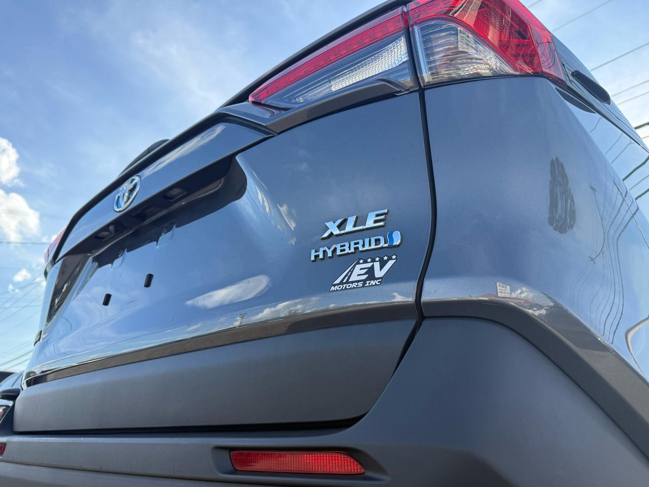 Toyota RAV4 Hybrid XLE 2024