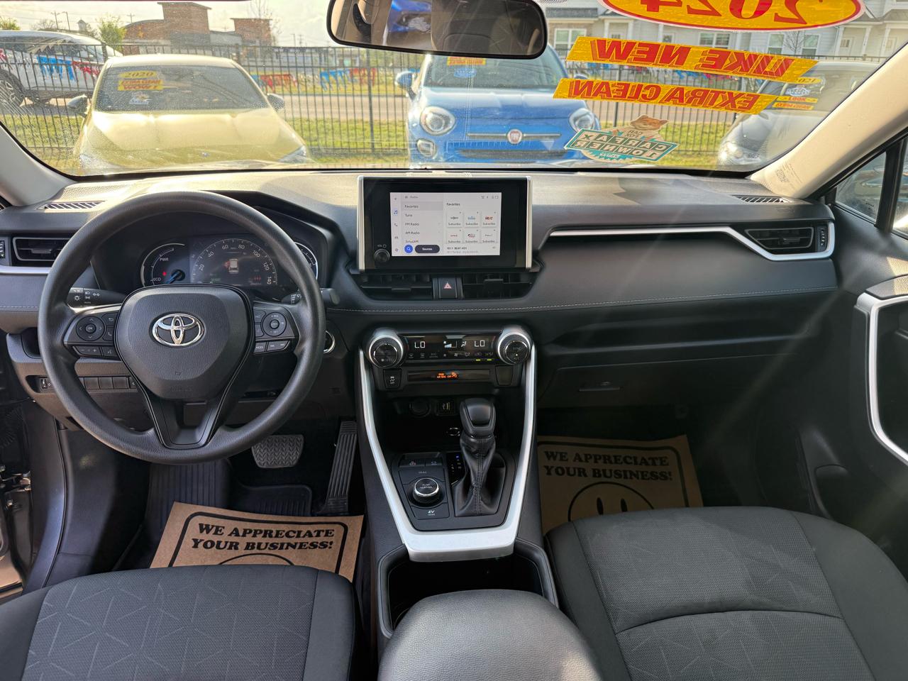 Toyota RAV4 Hybrid XLE 2024