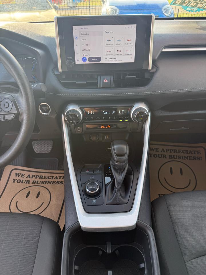 Toyota RAV4 Hybrid XLE 2024