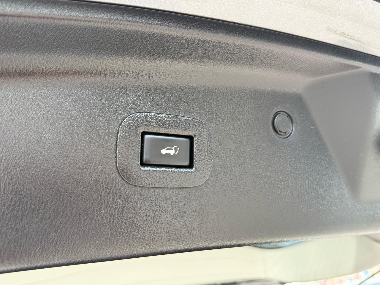 Nissan Armada Platinum 2WD 2017