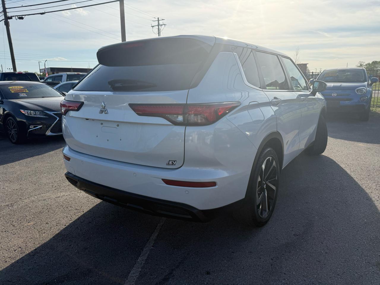 Mitsubishi Outlander ES 2WD 2022