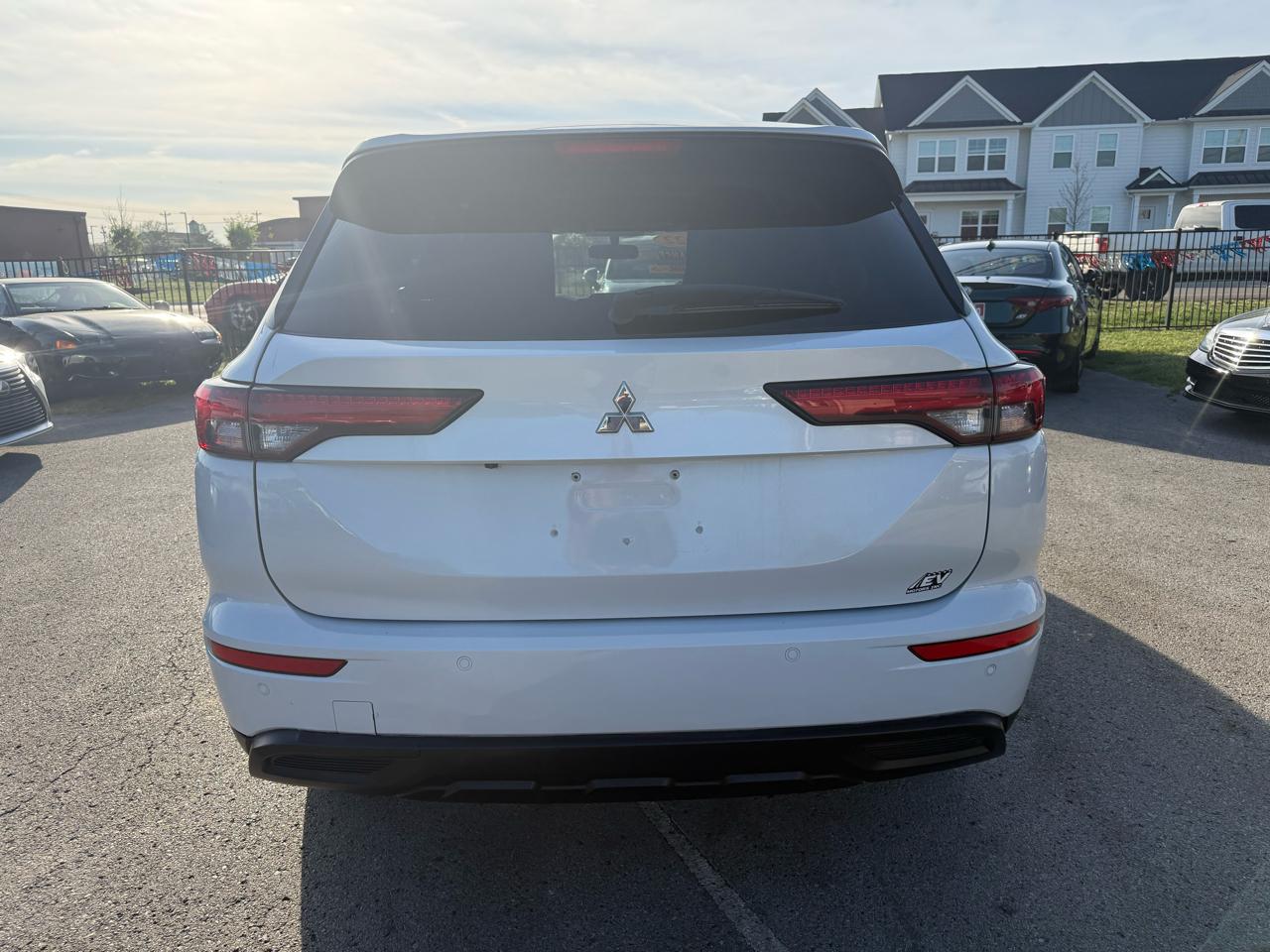 Mitsubishi Outlander ES 2WD 2022