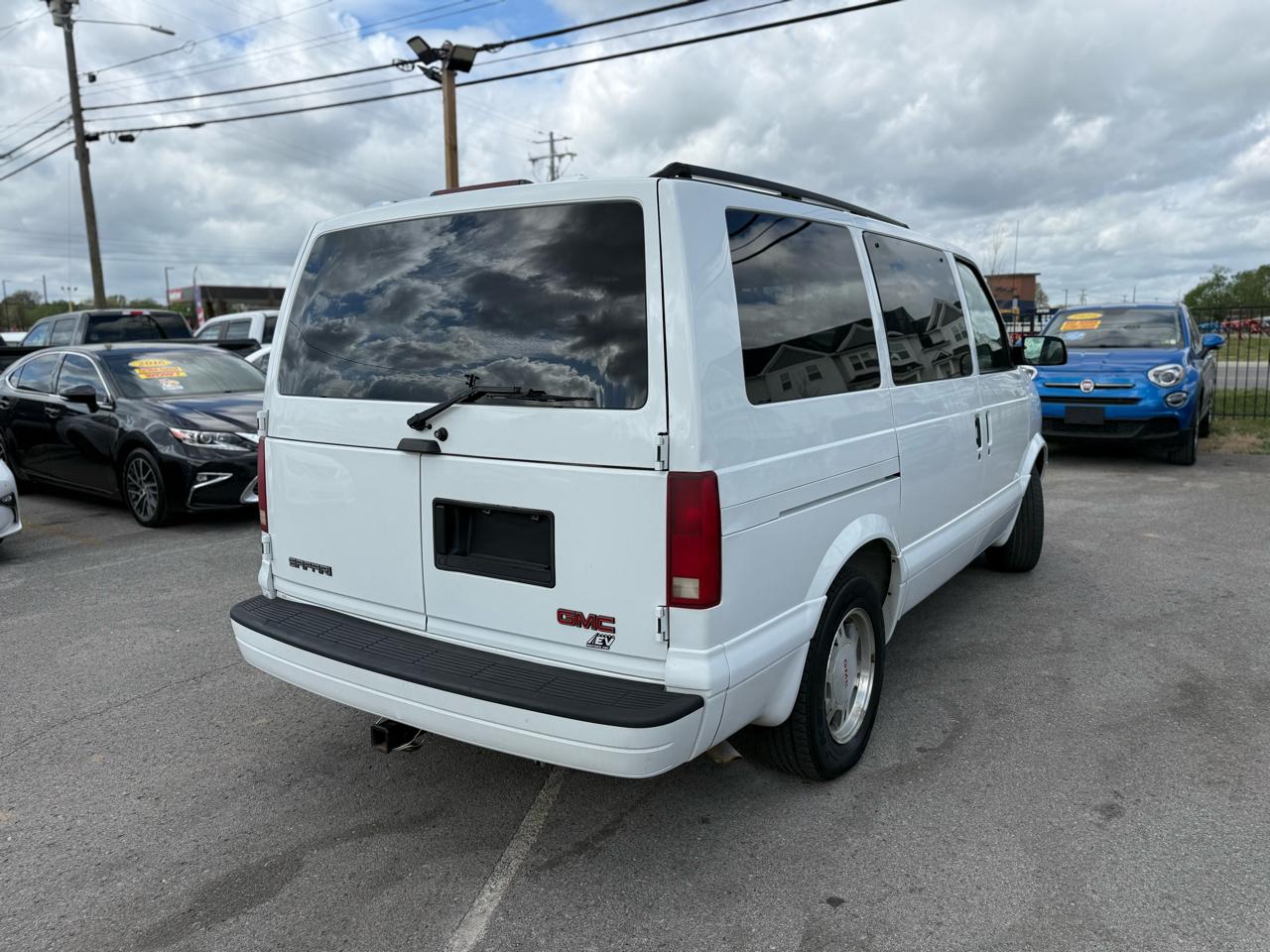 GMC Safari Passenger Van 2003