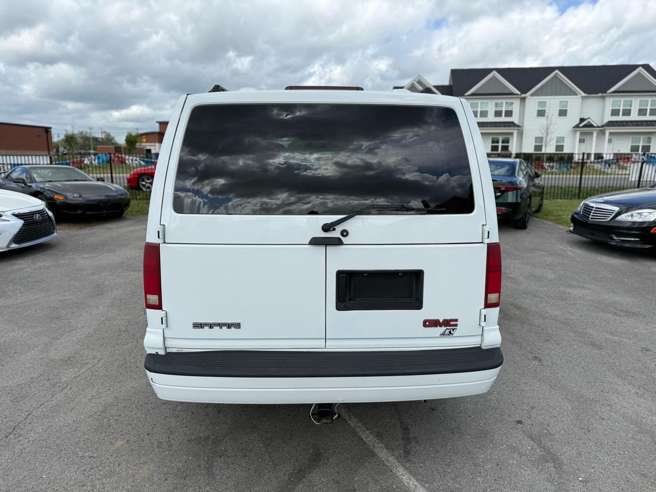GMC Safari Passenger Van 2003
