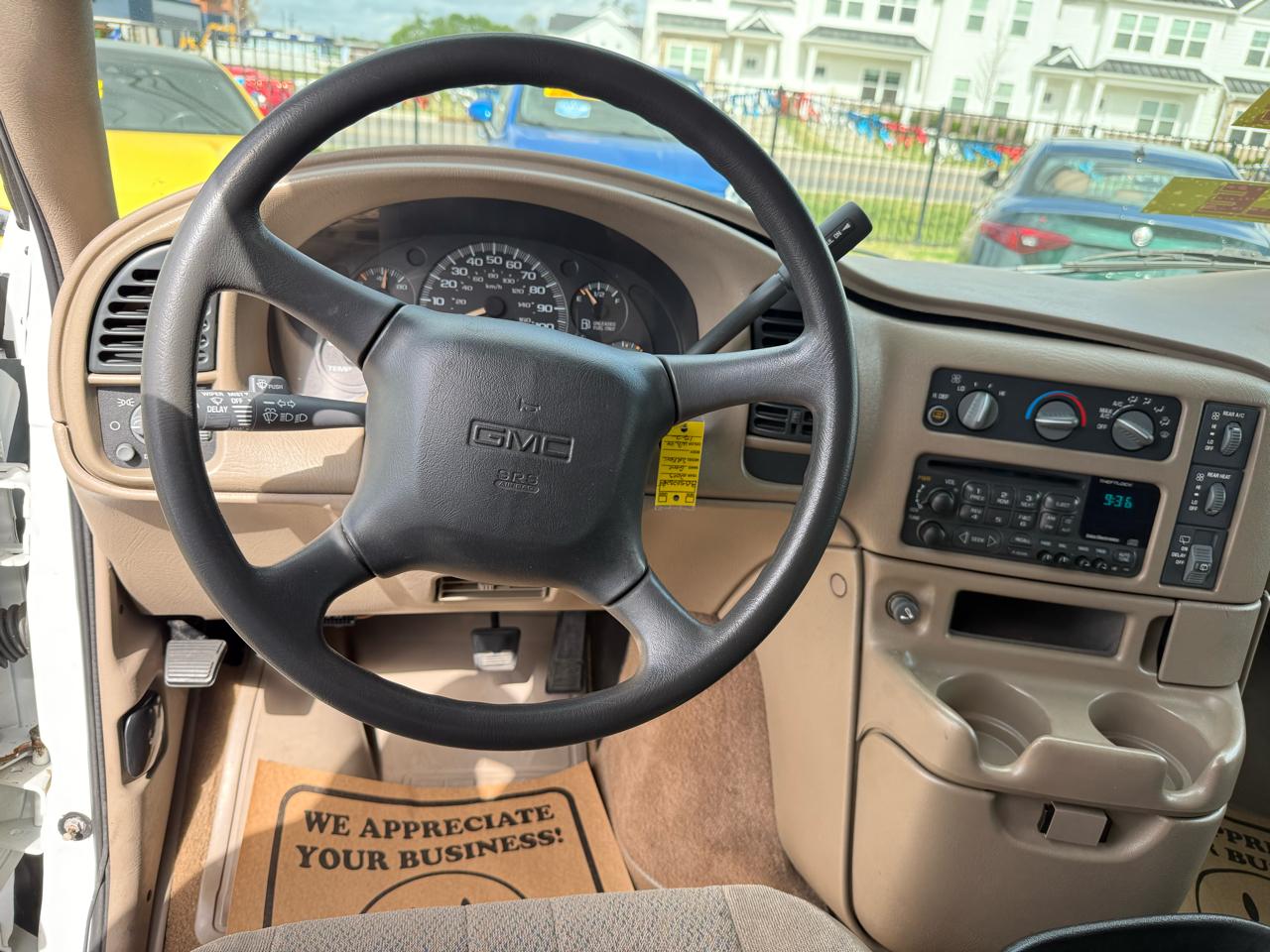 GMC Safari Passenger Van 2003