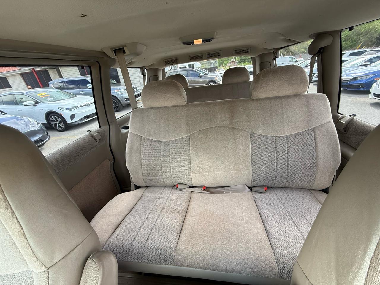 GMC Safari Passenger Van 2003