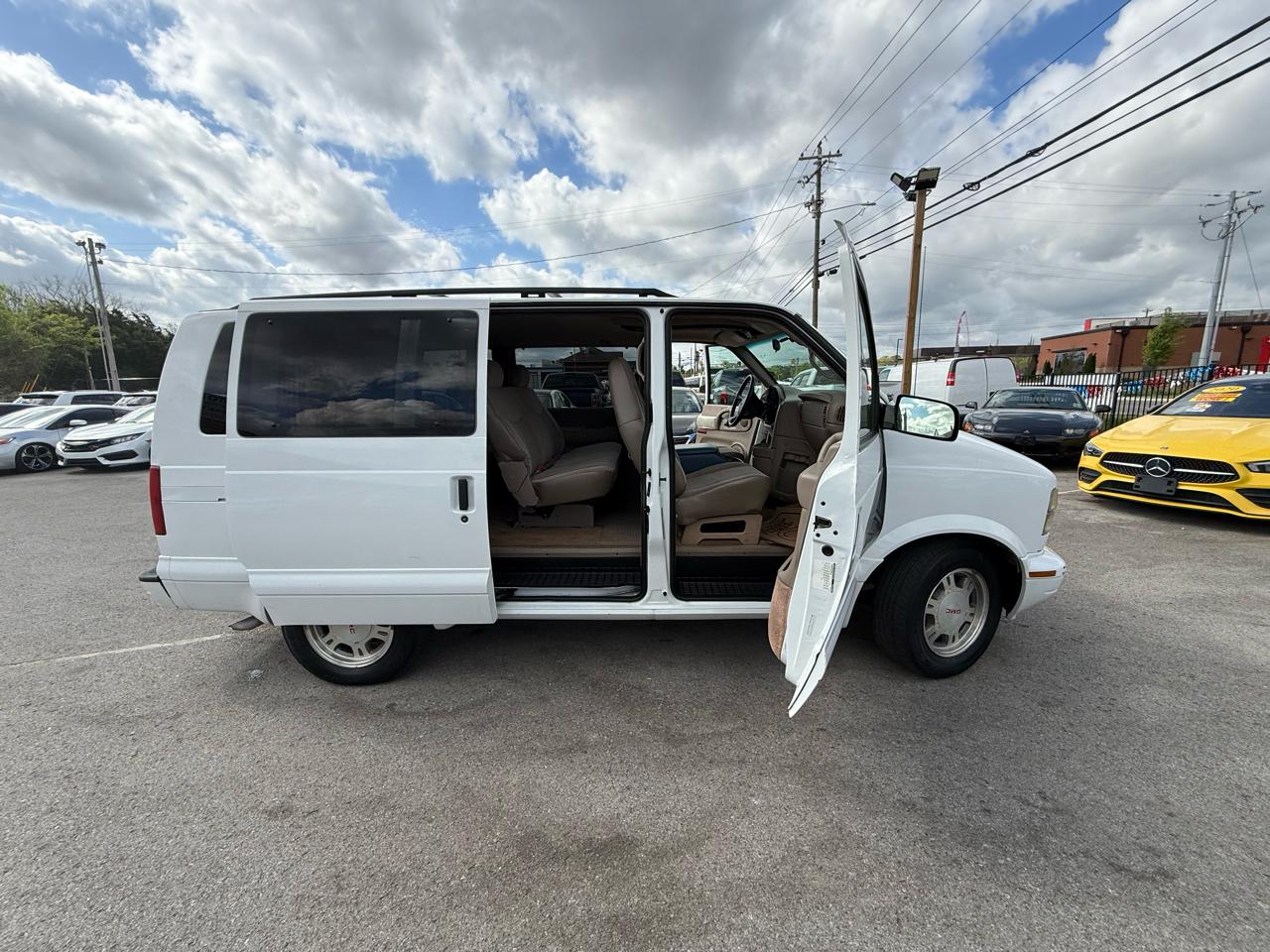 GMC Safari Passenger Van 2003