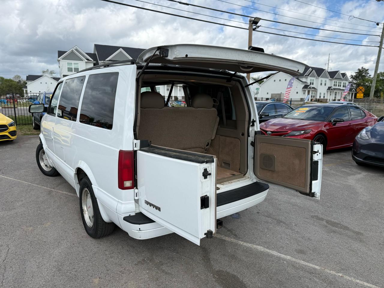 GMC Safari Passenger Van 2003