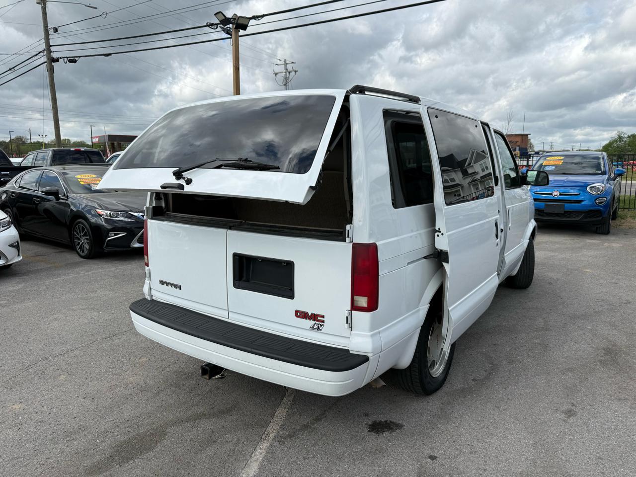 GMC Safari Passenger Van 2003