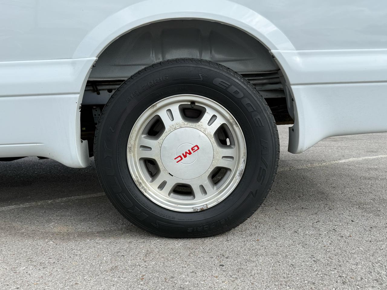 GMC Safari Passenger Van 2003