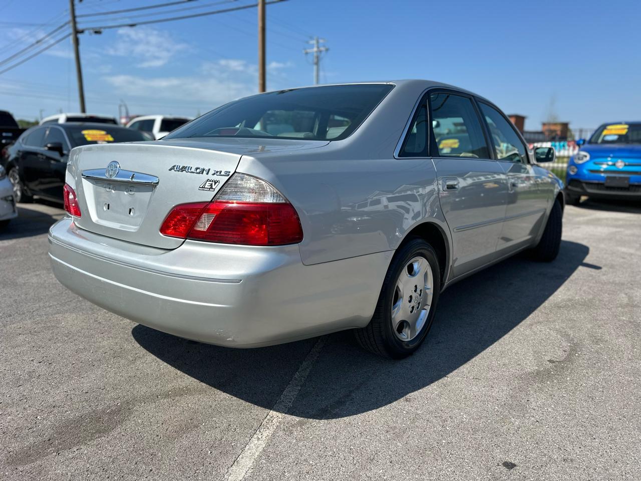 Toyota Avalon XL 2004