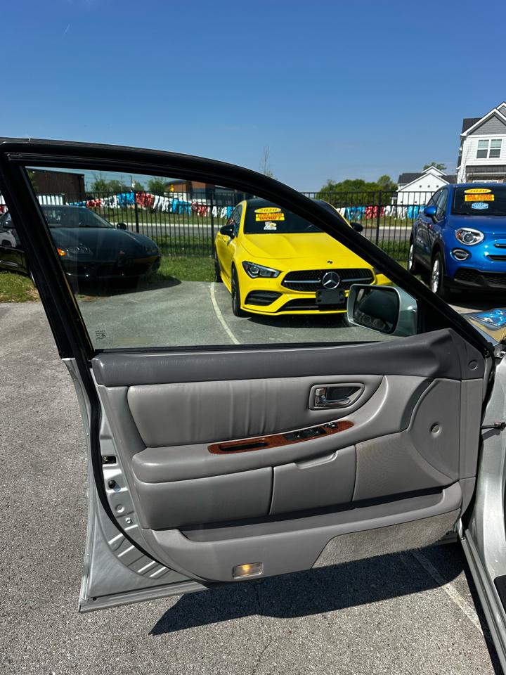 Toyota Avalon XL 2004