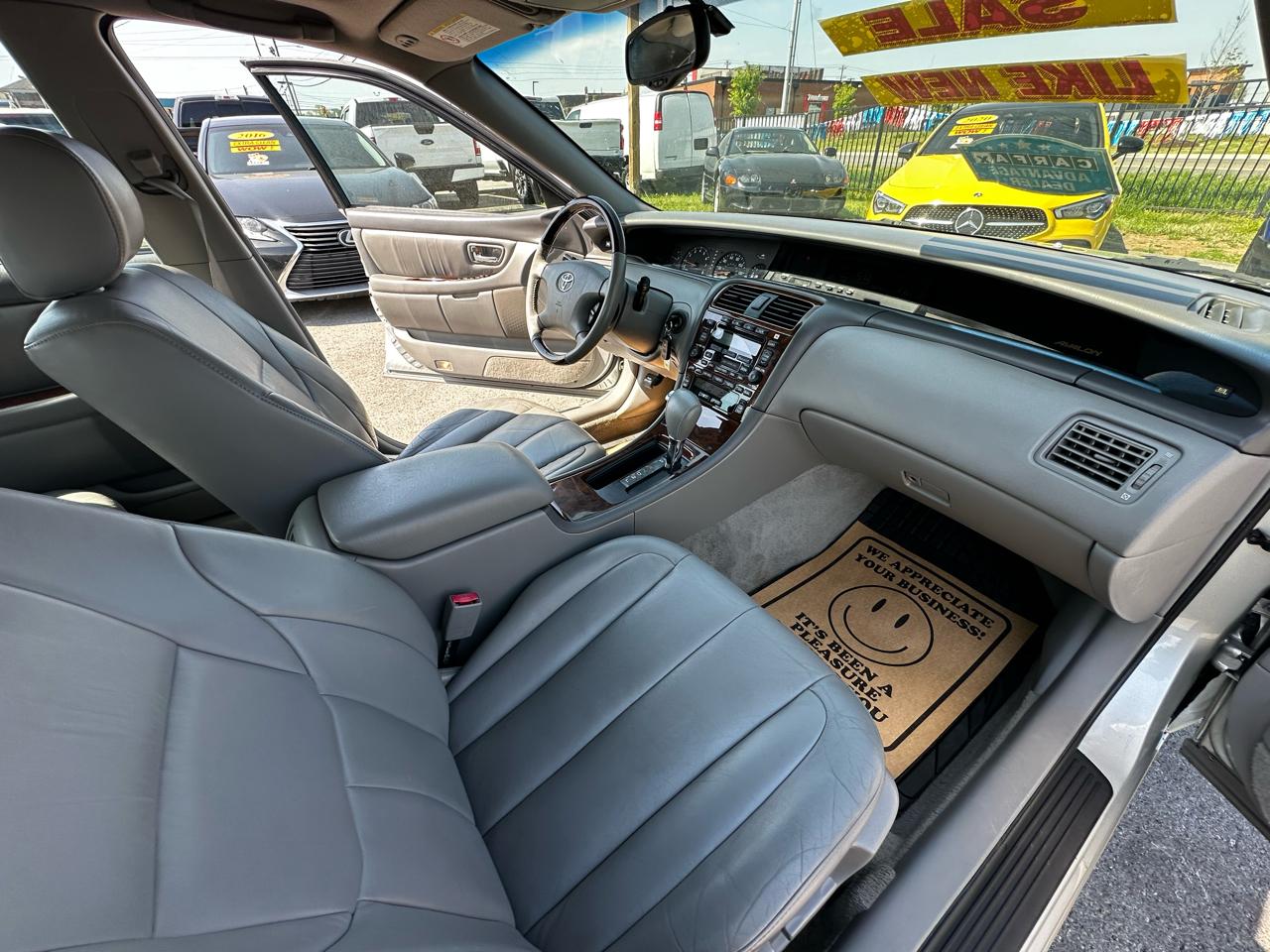 Toyota Avalon XL 2004