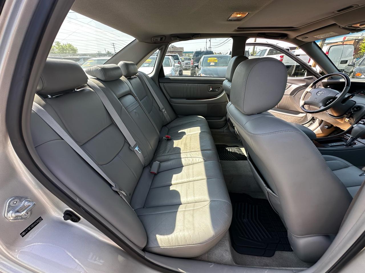 Toyota Avalon XL 2004